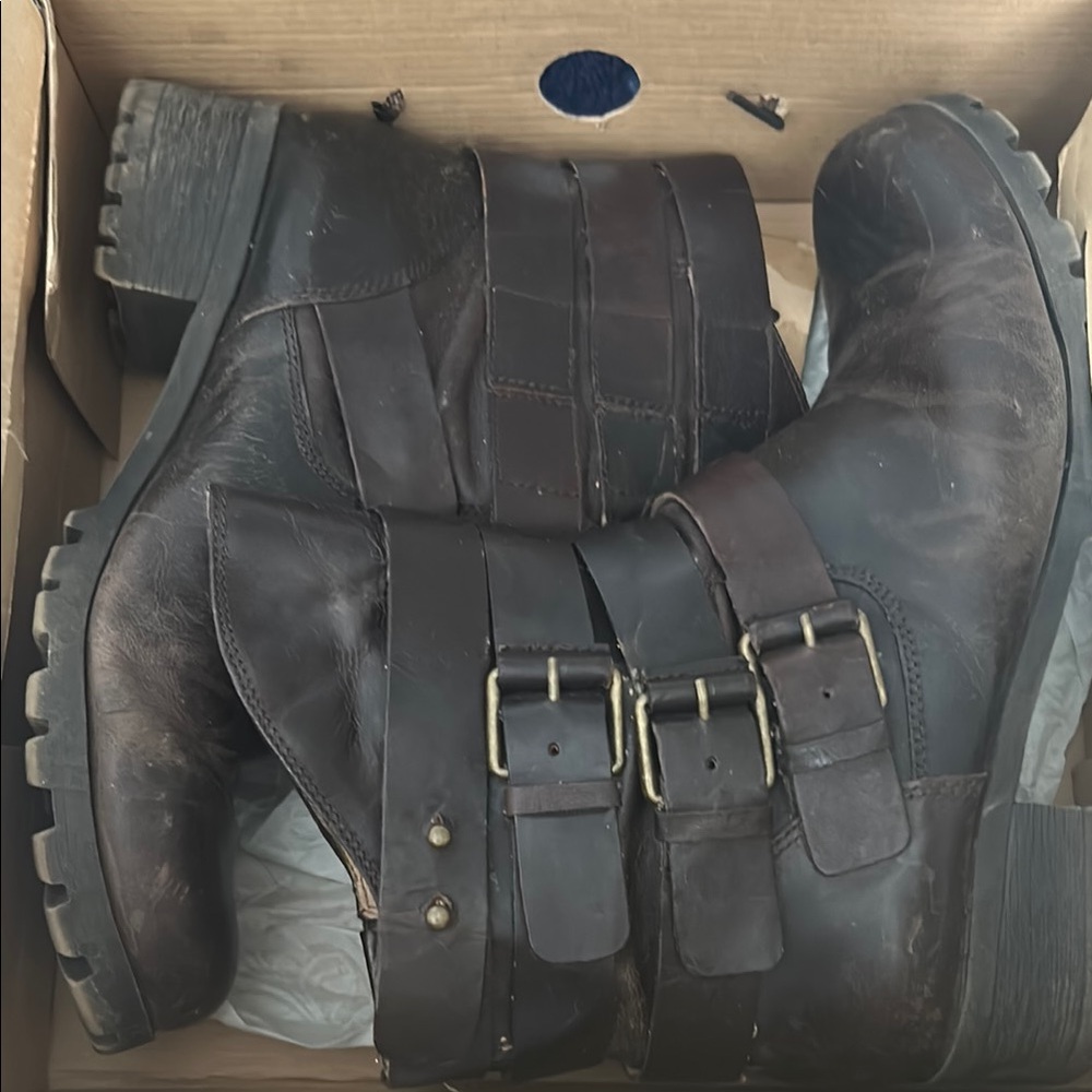 Women’s BrownLeather Boots